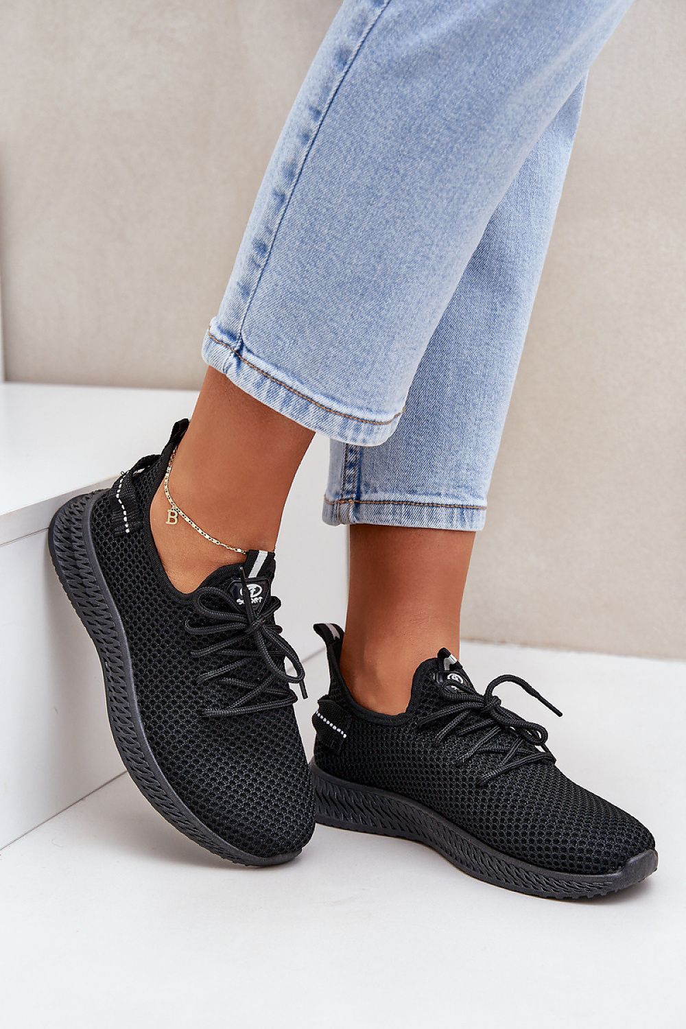 black sport shoes detail view