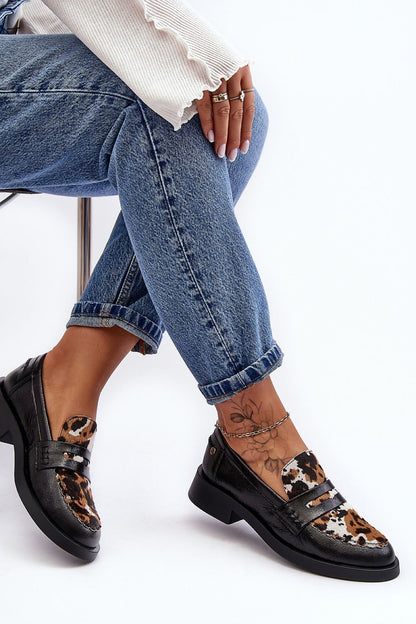 black heeled low shoes detail view