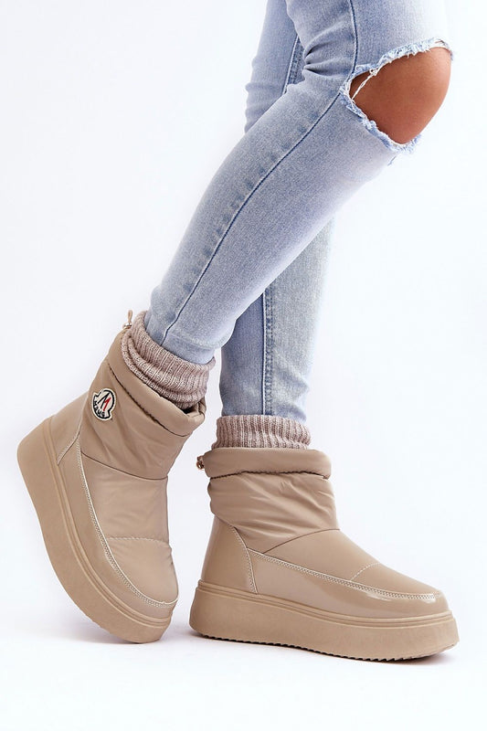 beige snow boots front view