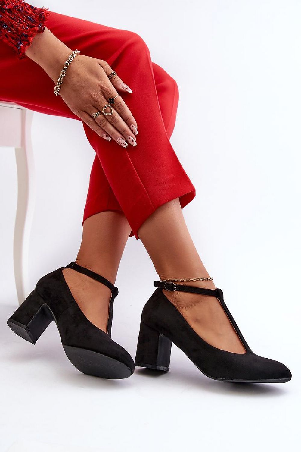 black block heel pumps detail view