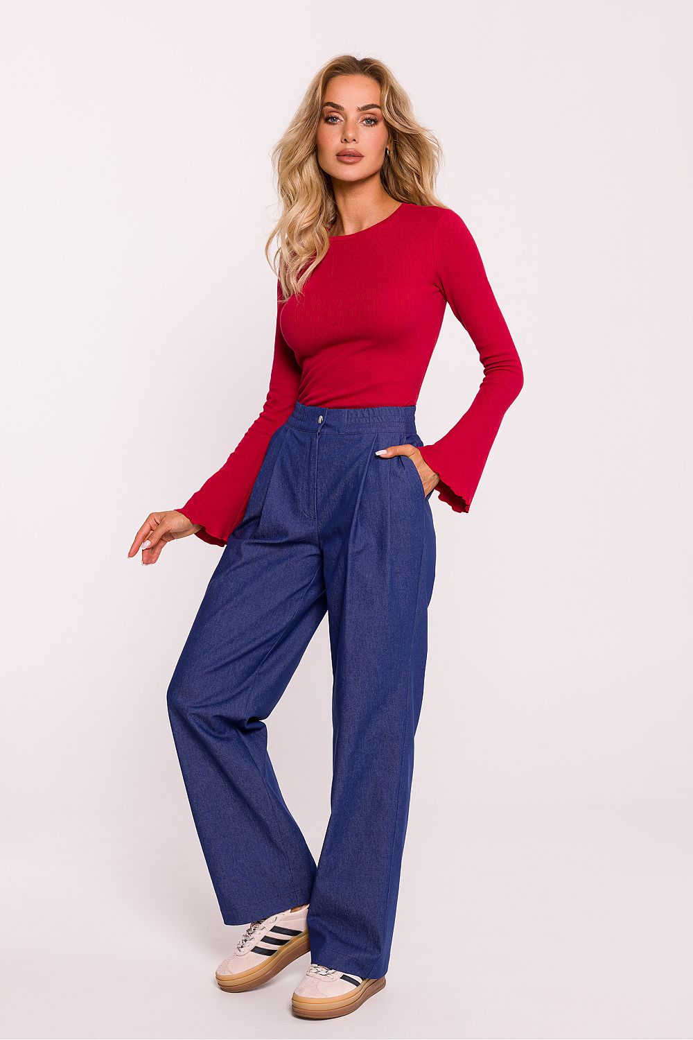 pink trousers detail view