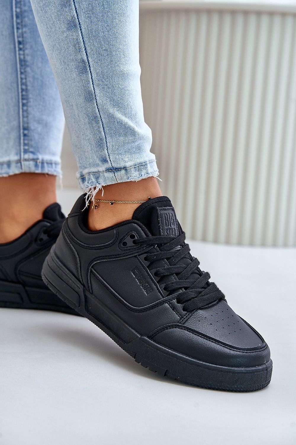 black sport shoes detail view