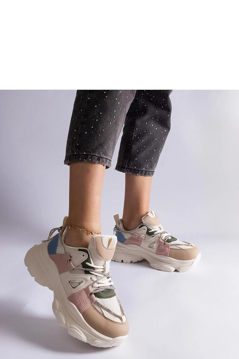 ~ sneakers detail view