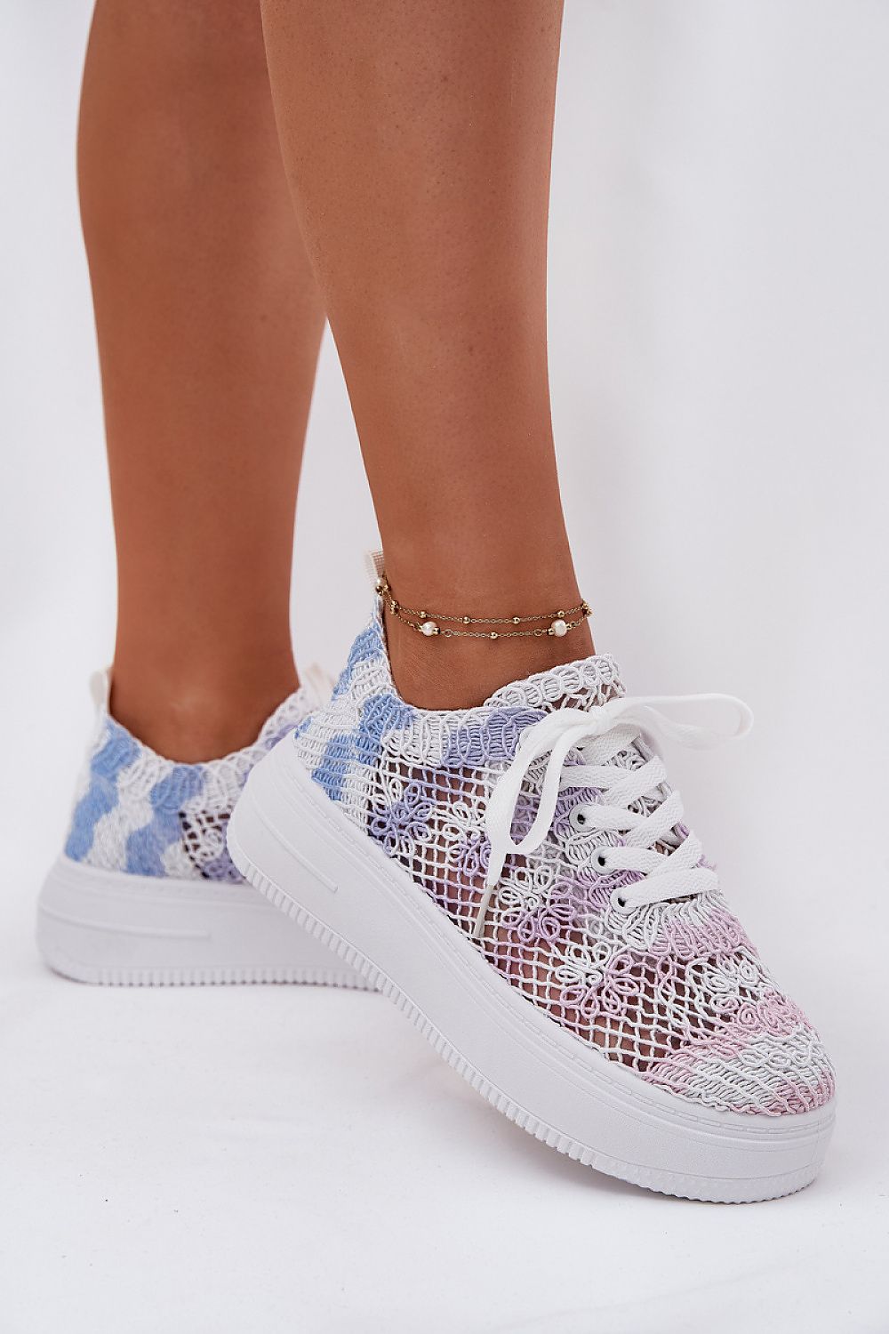 multicolor lace sport shoes detail view