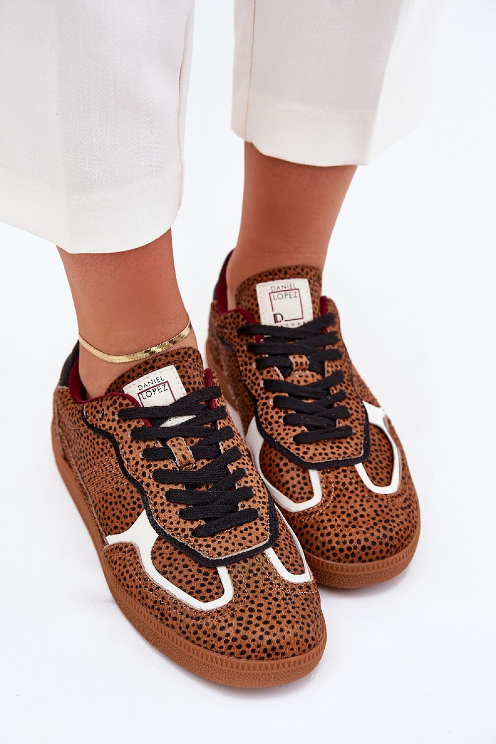 brown sport shoes view 9