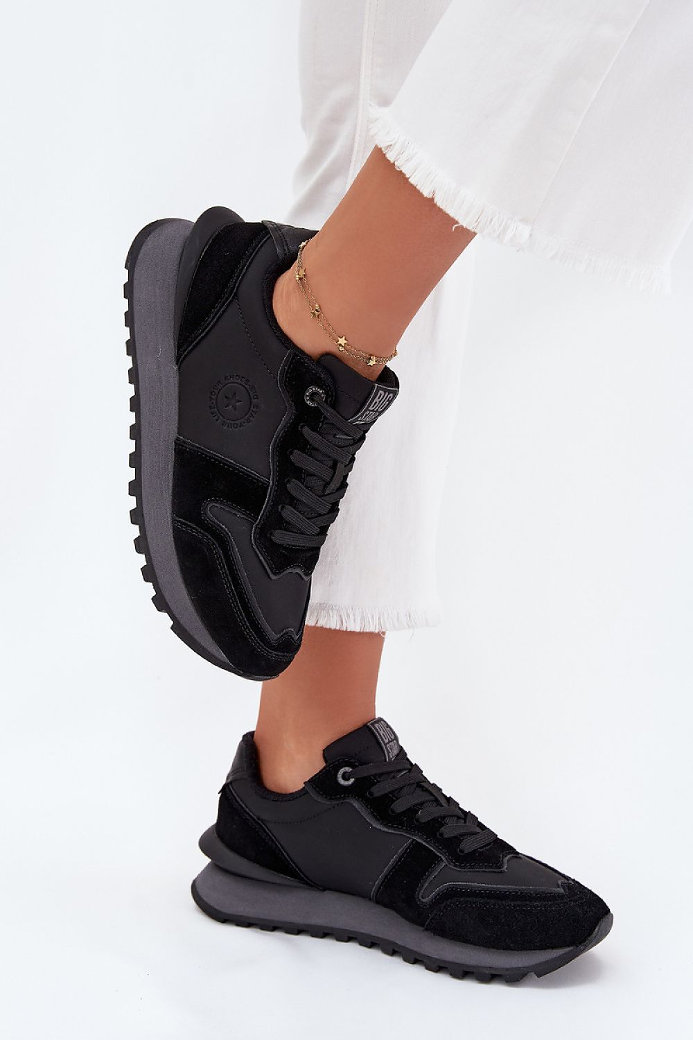 black sport shoes detail view