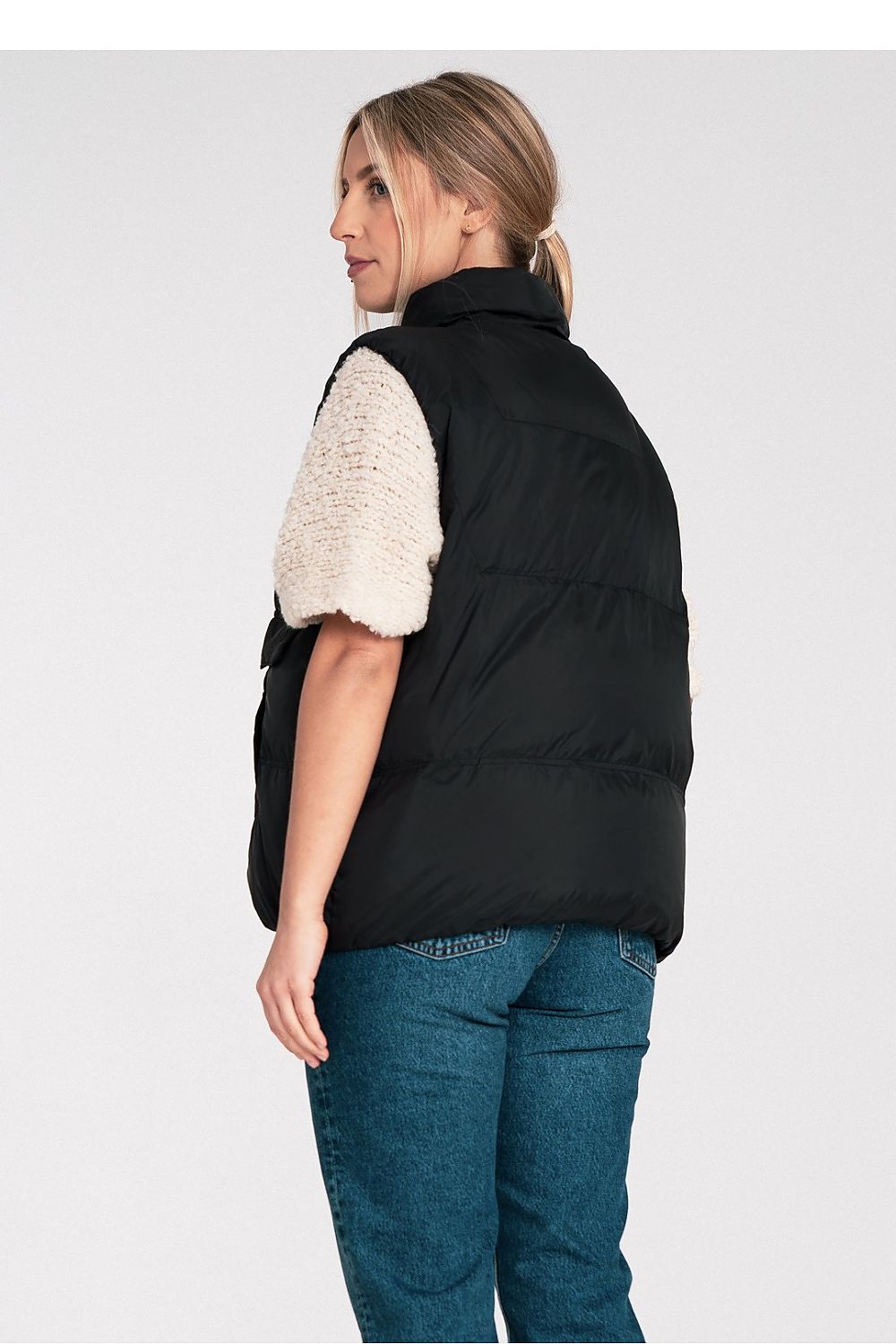 beige gilet view 7
