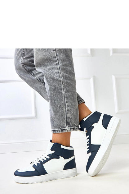 white wrap sport shoes detail view