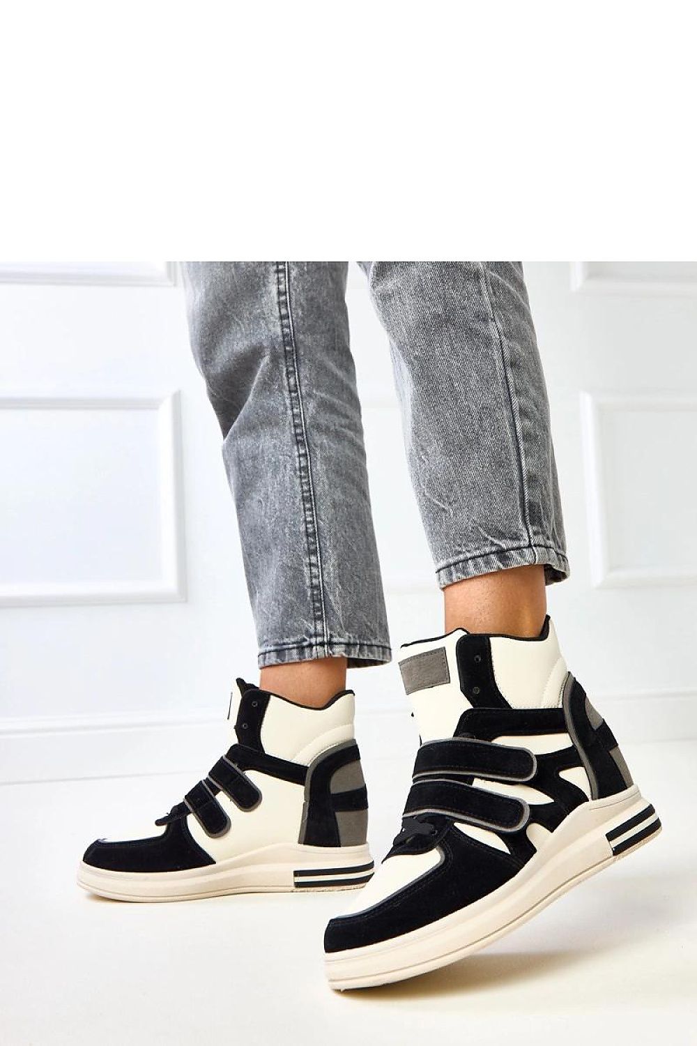 black sport shoes alternate angle