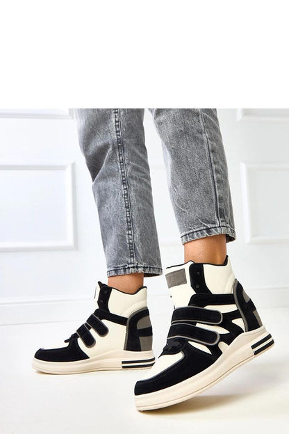 black sport shoes alternate angle