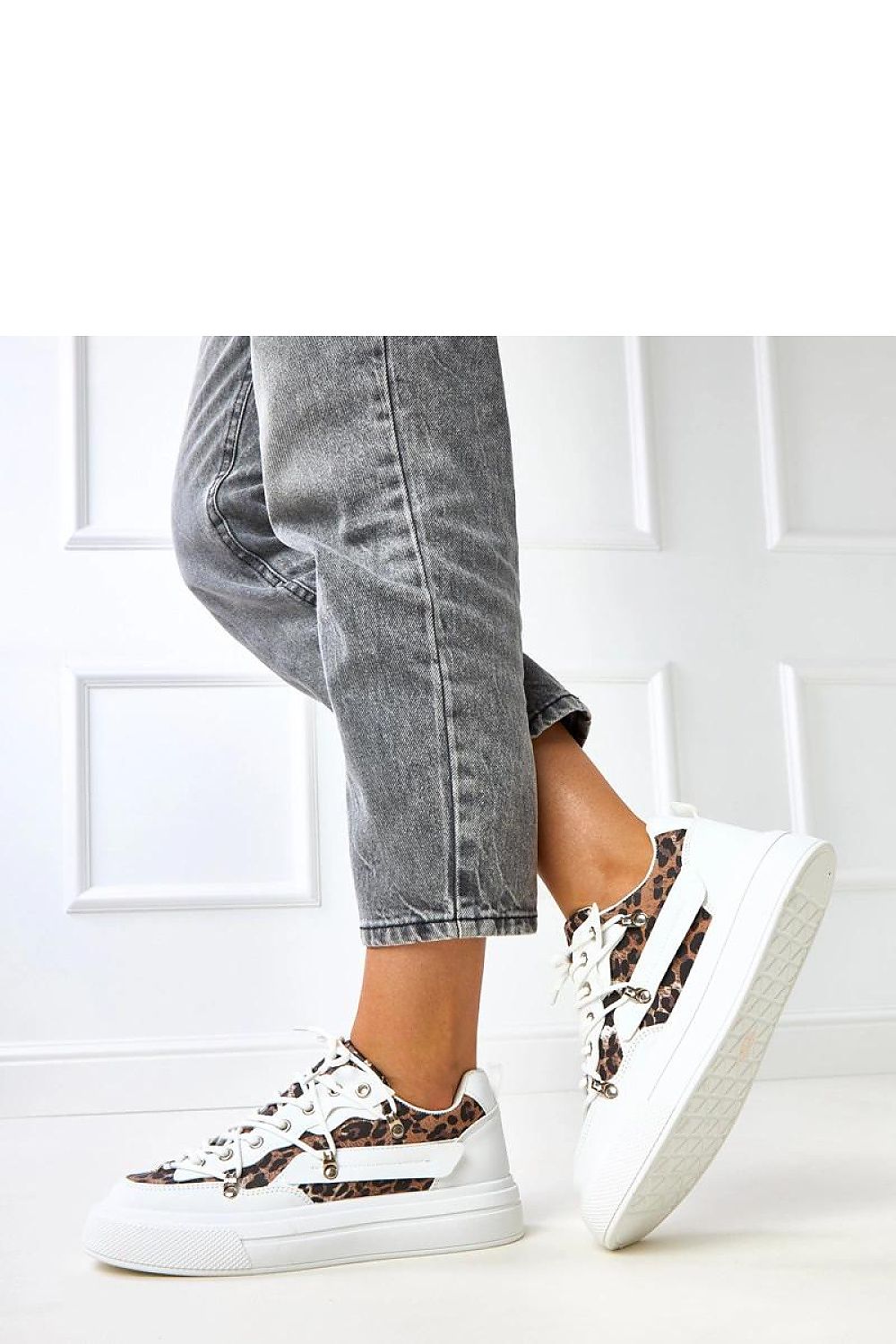 white lace sport shoes detail view