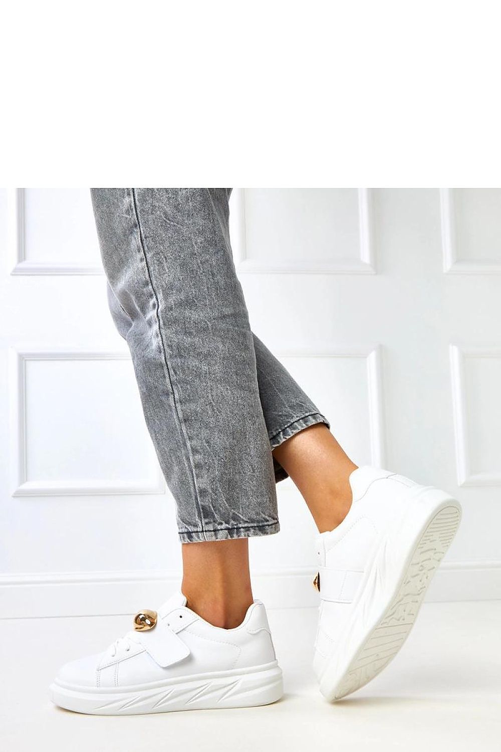 white lace sport shoes detail view