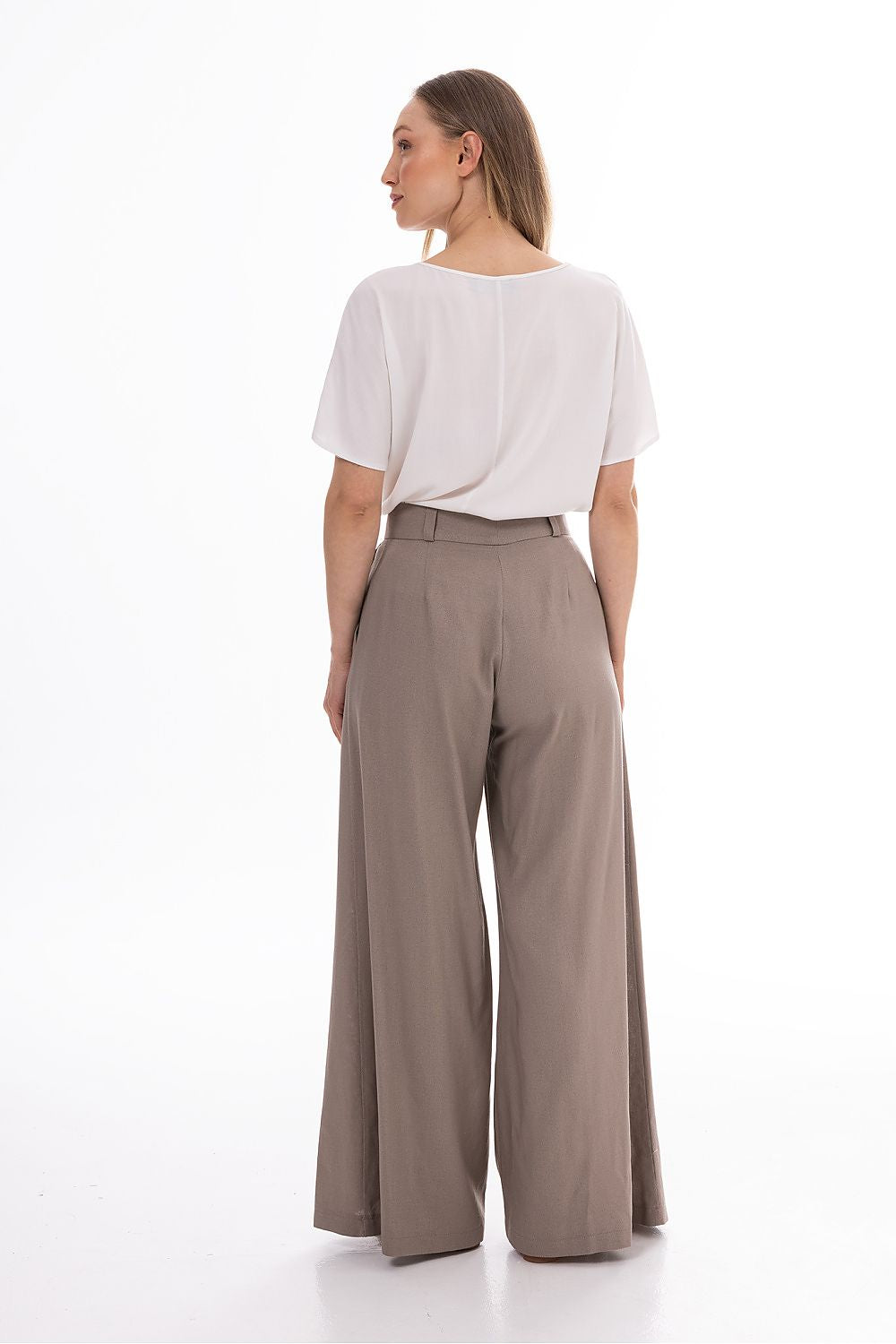 beige women trousers detail view