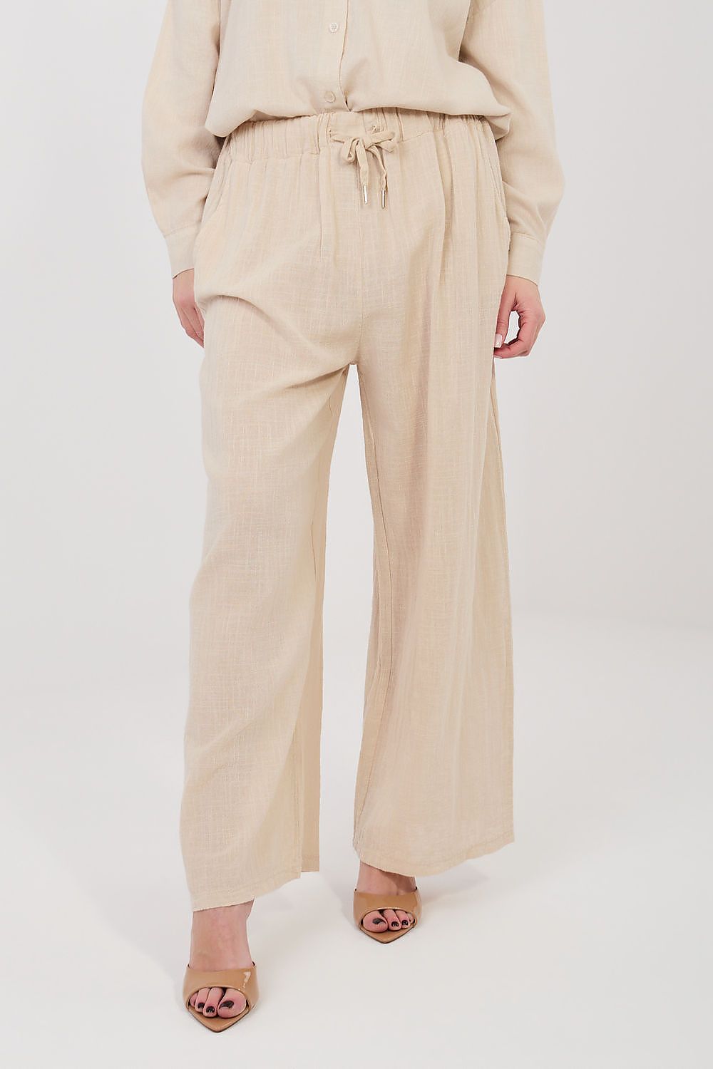 pink women trousers side view