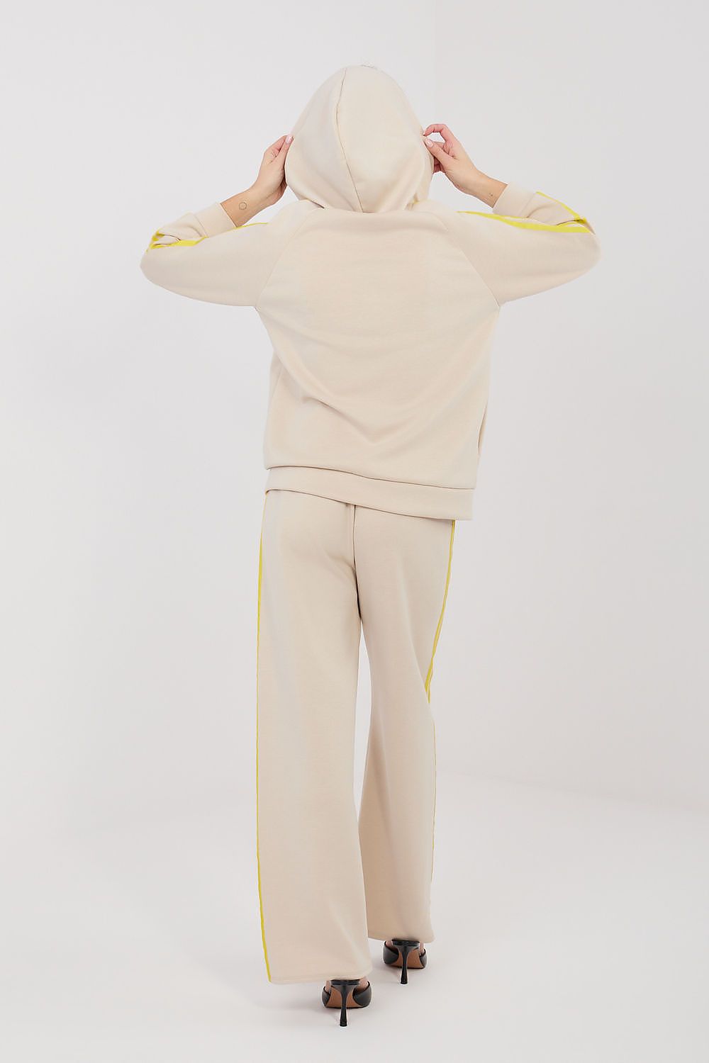beige matching set detail view