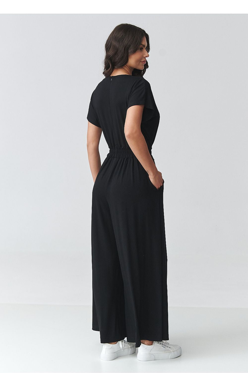 green short sleeve v-neck suit view 6
