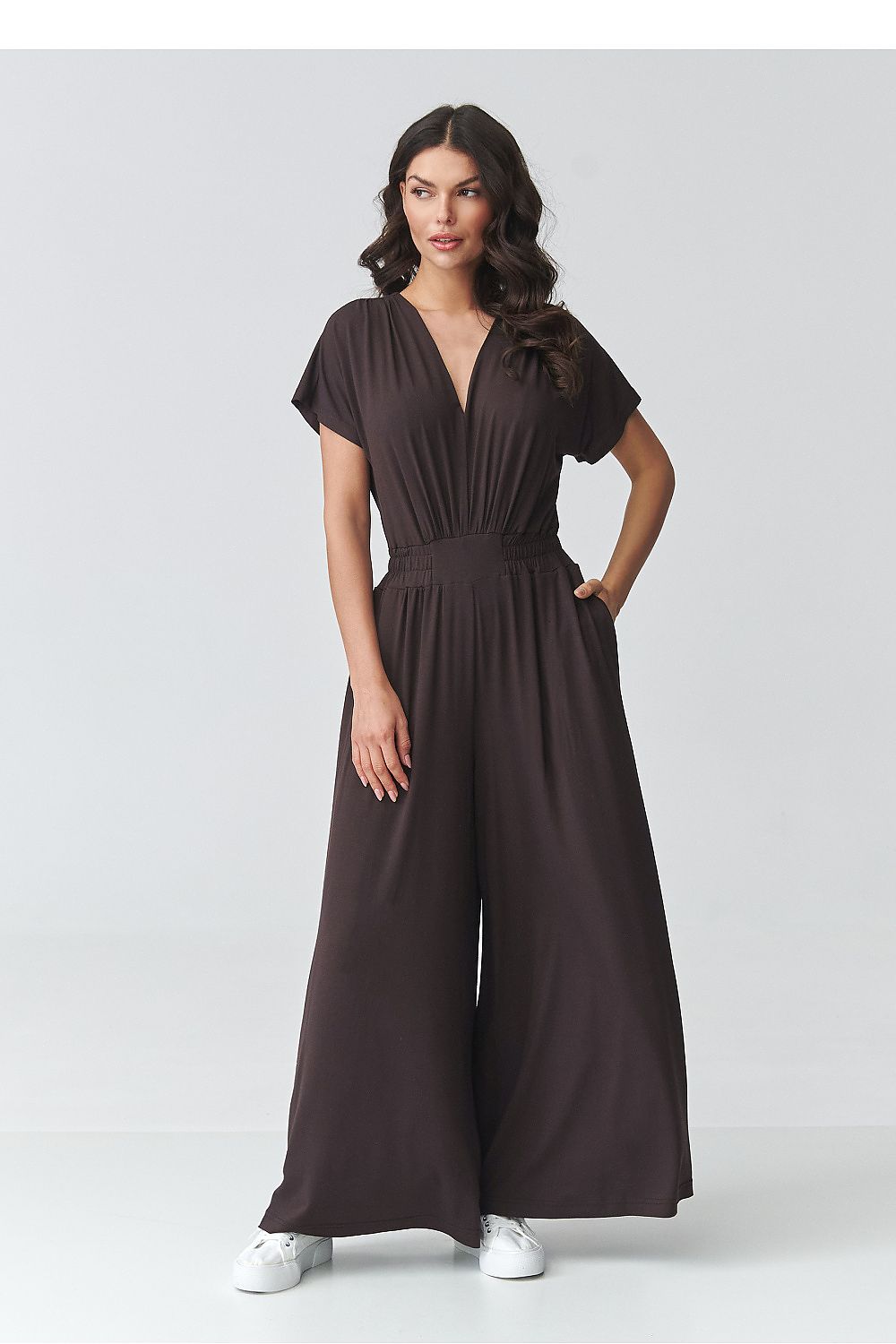 green short sleeve v-neck suit view 7