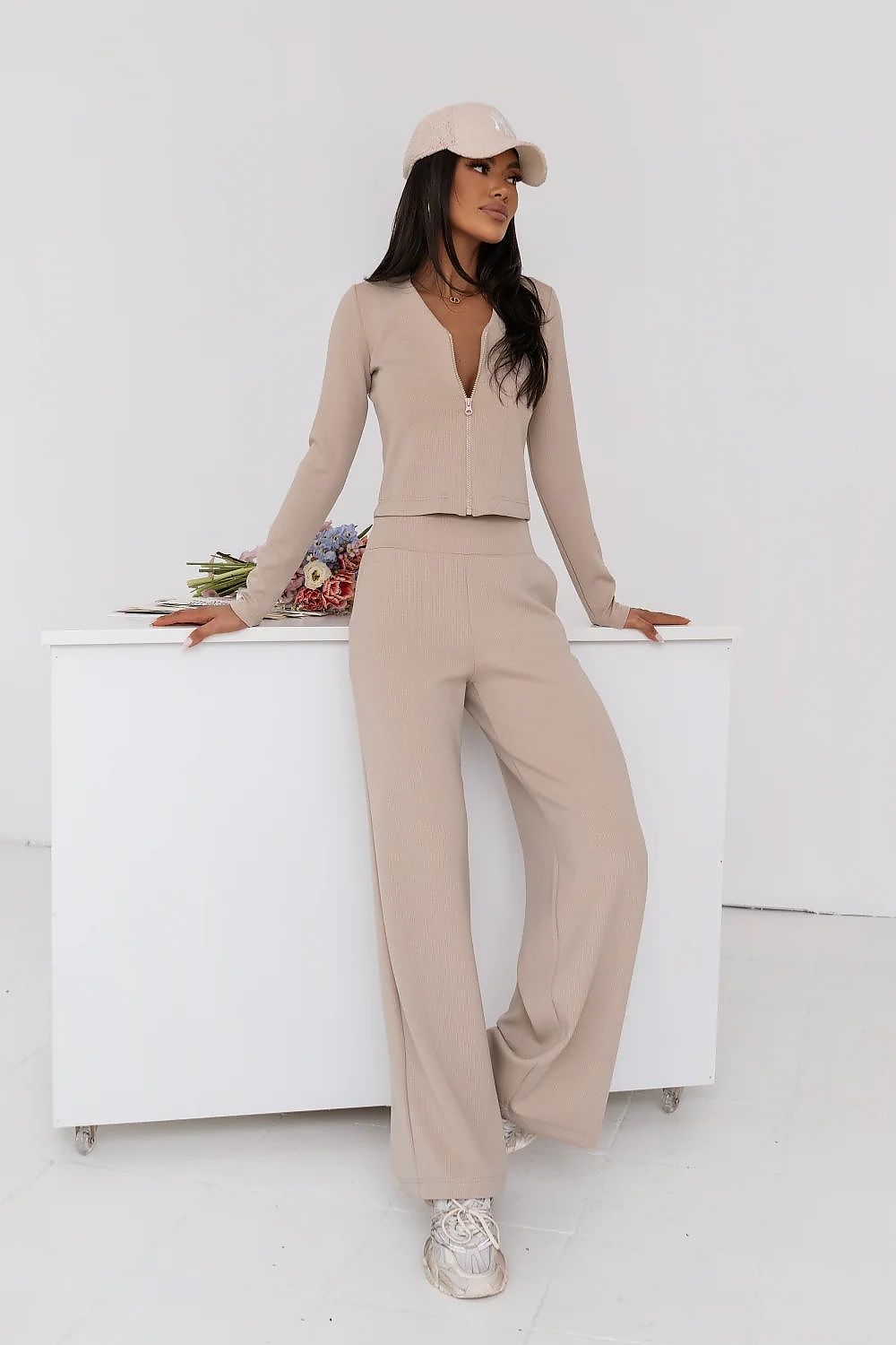 beige matching set front view