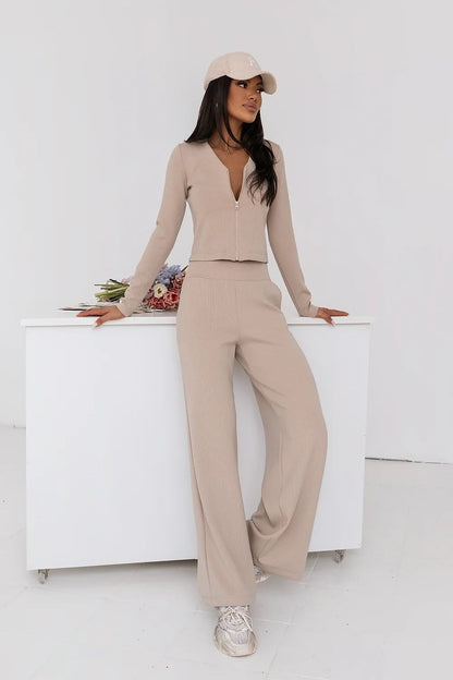 beige matching set front view