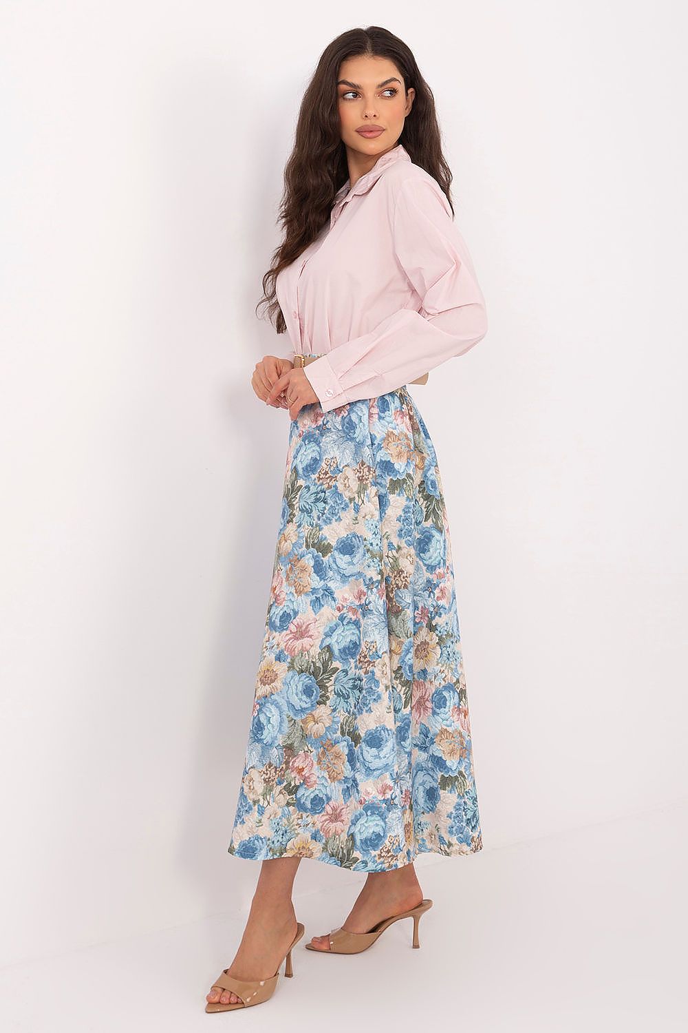 pink skirt side view