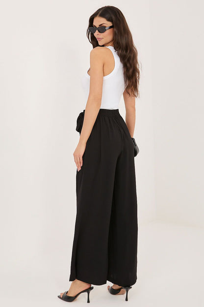 black mini women trousers detail view