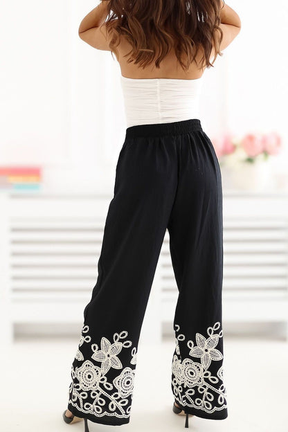 black mini women trousers detail view