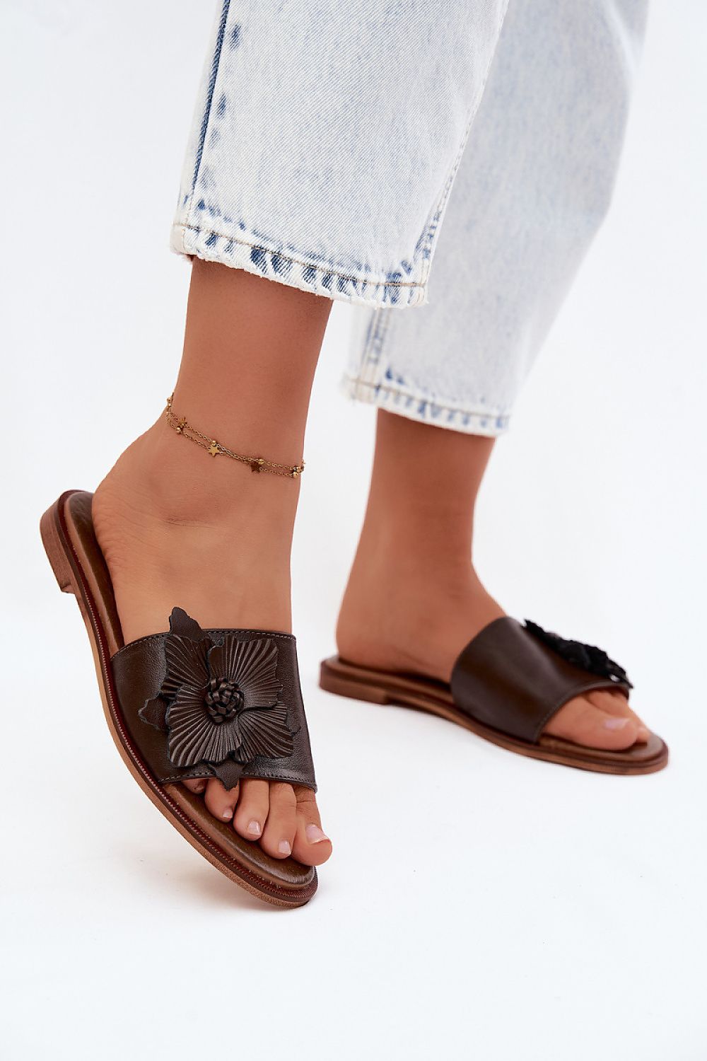 Women's Brown Leather Strap Detail 1 Cm Heel Flip-flops front view