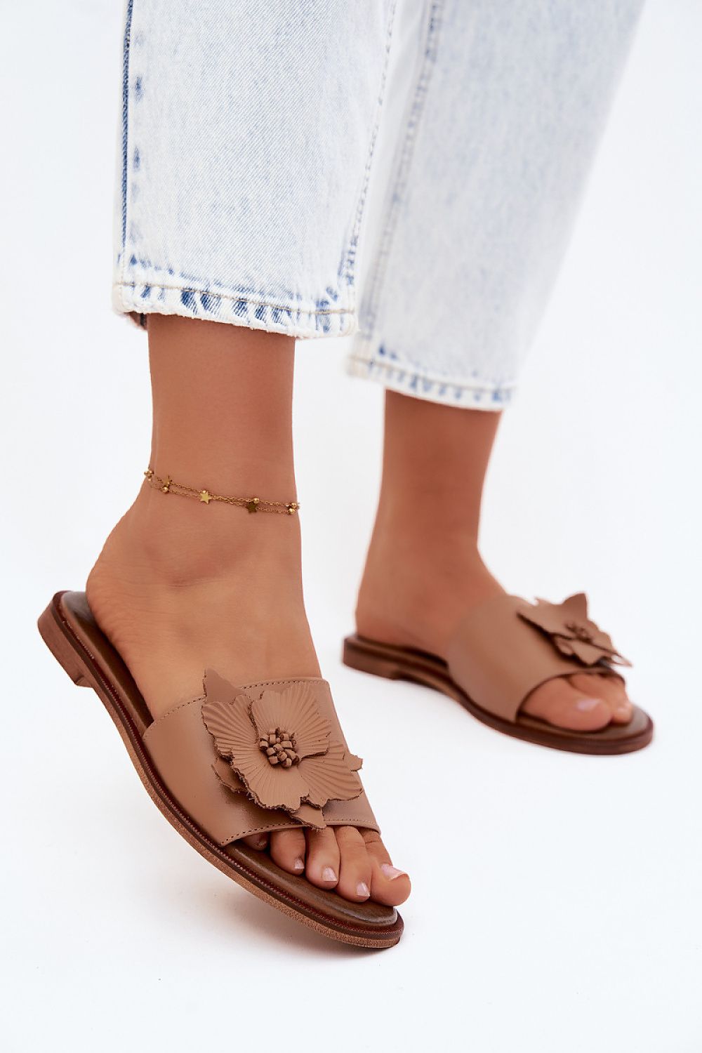 Women's Brown Leather Strap Detail 1 Cm Heel Flip-flops back view