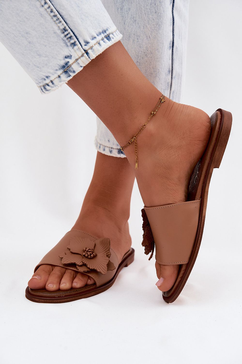 Women's Brown Leather Strap Detail 1 Cm Heel Flip-flops view 6