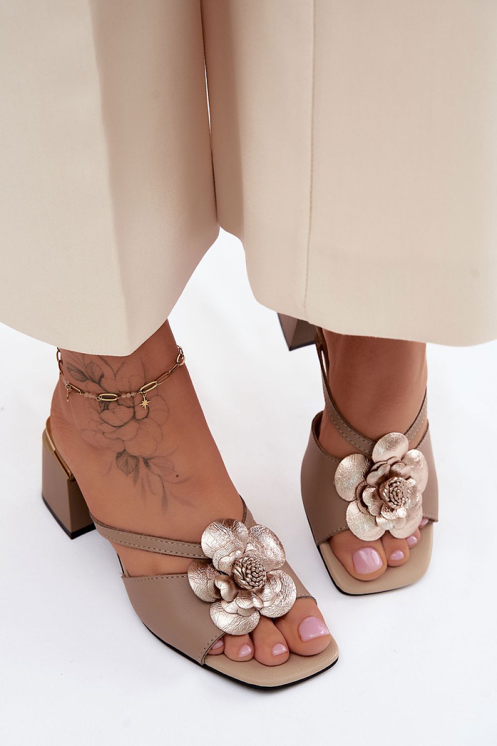 Women's Beige and White Leather Block Heel Heeled Sandals detail view