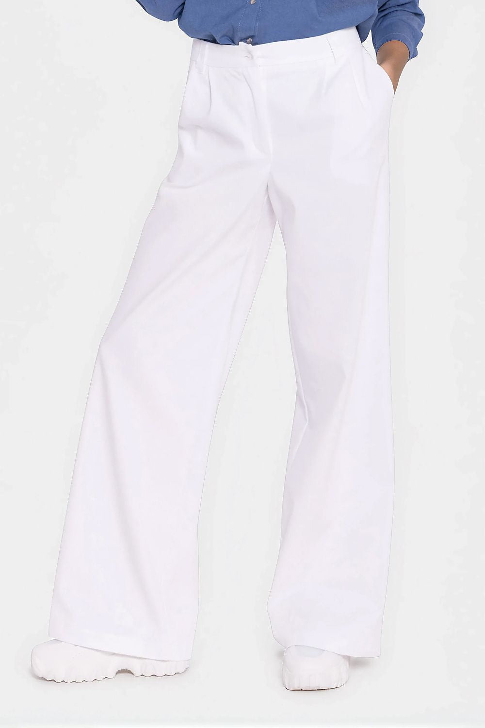 Women's white wide-leg mid-rise denim jeans with front pleats by Nife