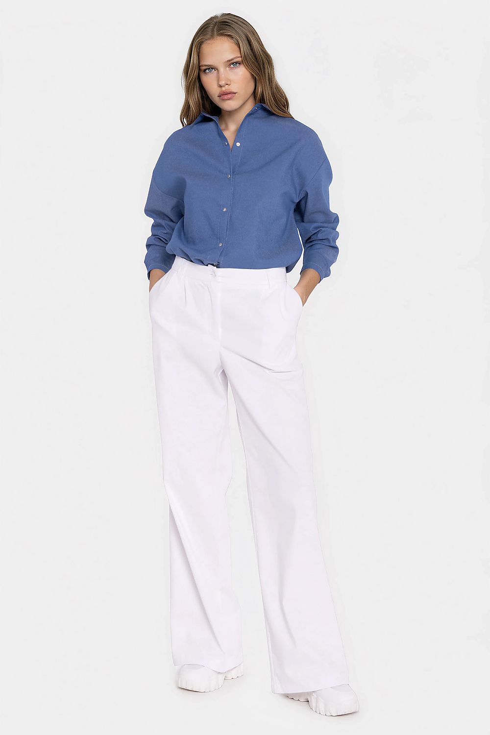 Women's white wide-leg mid-rise denim jeans with front pleats by Nife