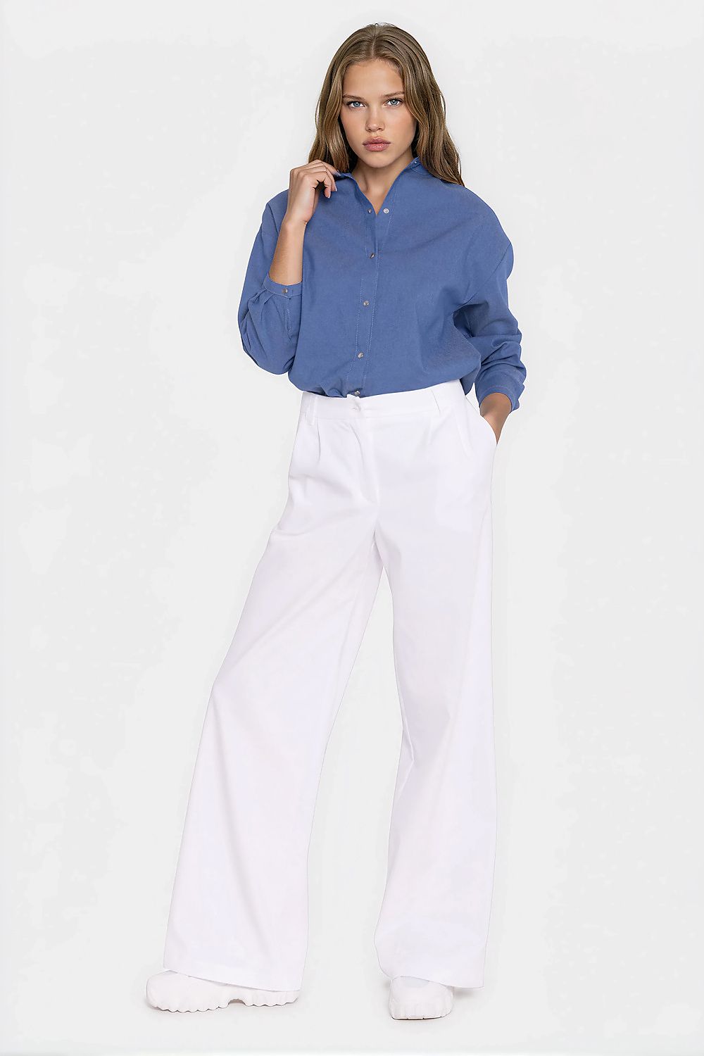 Women's white wide-leg mid-rise denim jeans with front pleats by Nife