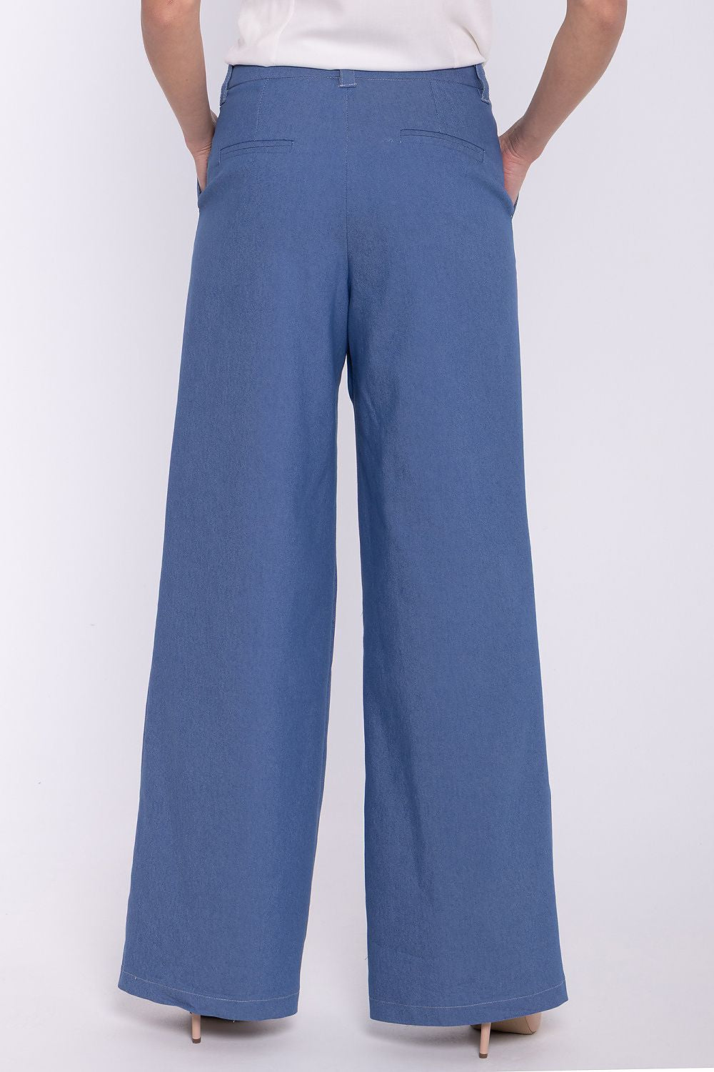 Women's white wide-leg mid-rise denim jeans with front pleats by Nife