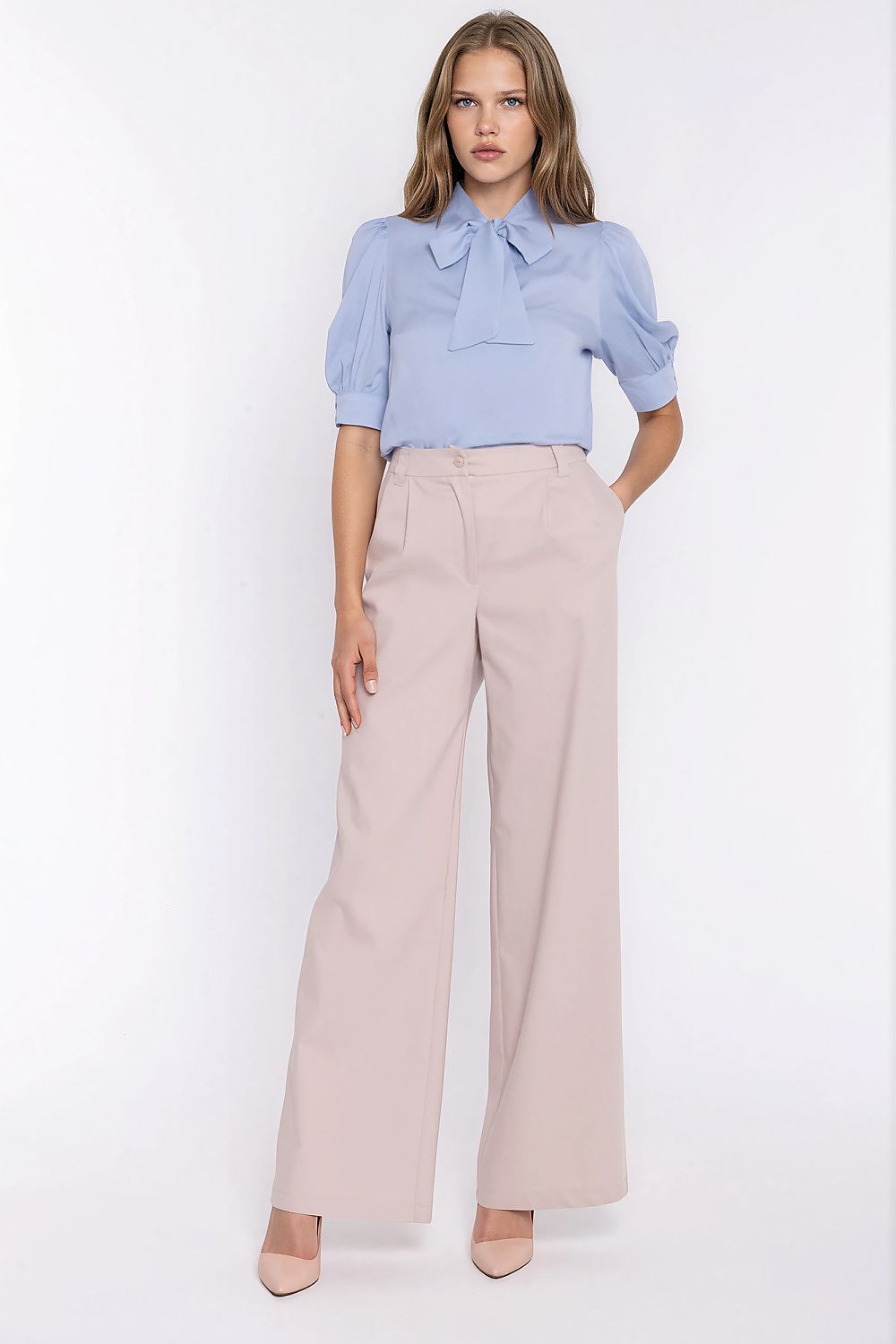 Women's beige wide-leg mid-rise jeans with front pleats by Nife