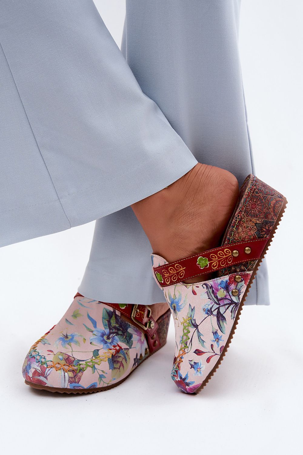 Women's Multicolor Leather Strap Detail 5 Cm Heel Wedge Sandals detail view