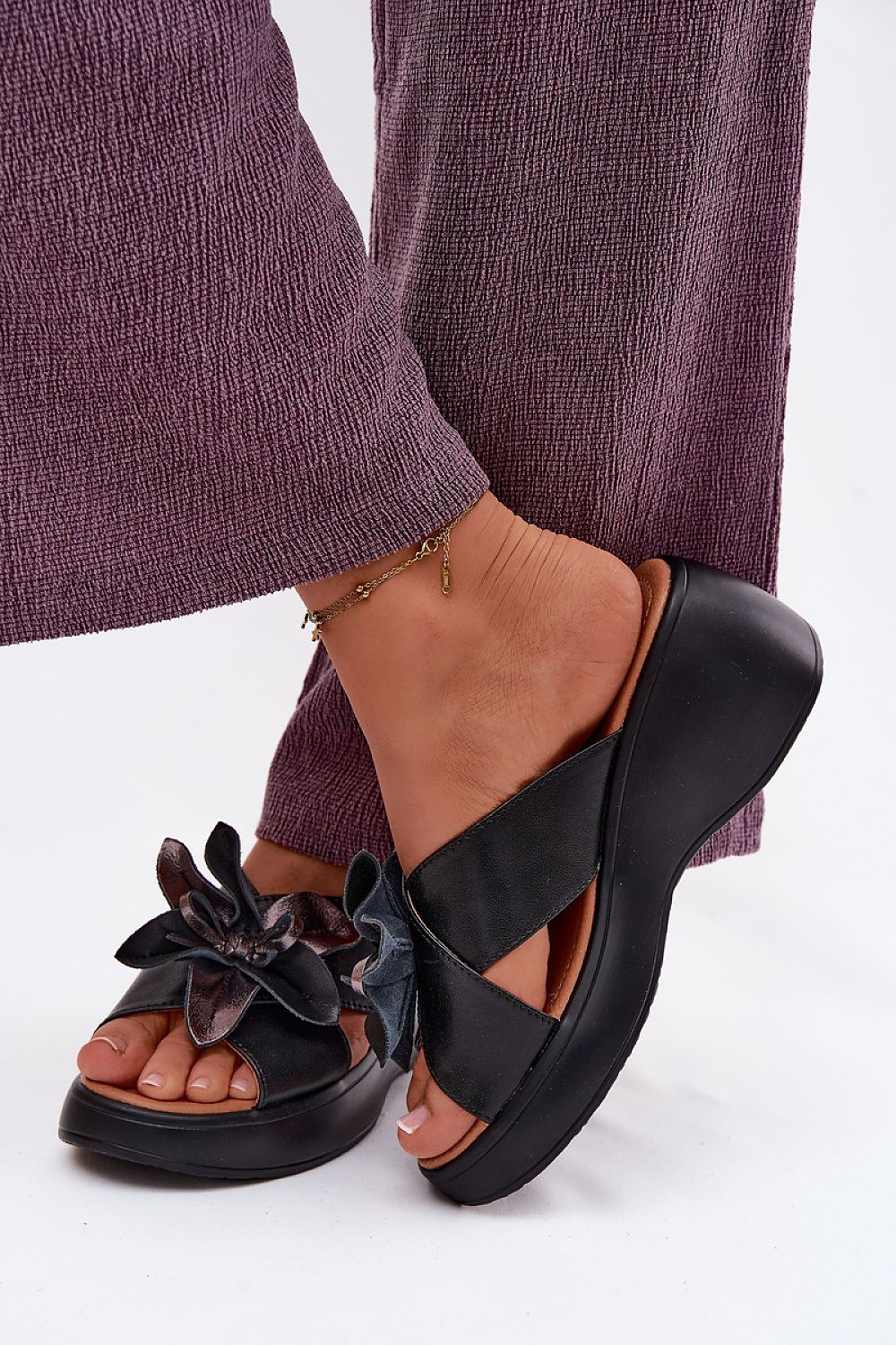 Women's Black and Beige Leather Strap Detail 7 Cm Heel Wedge Sandals detail view