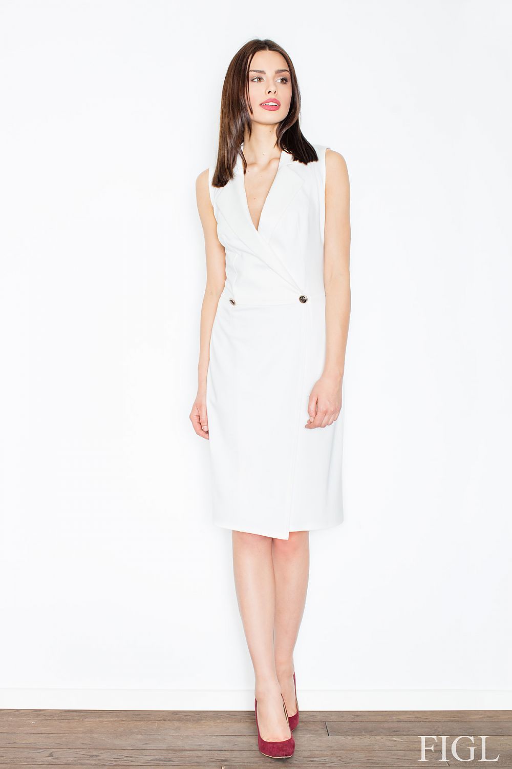 Elegant Green Sleeveless Dress with Envelope Cut & Buttons
