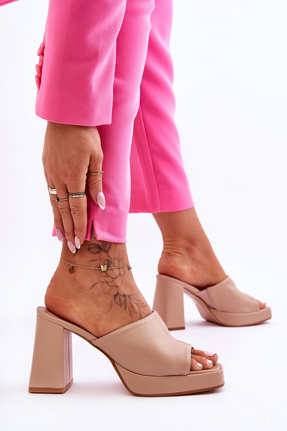 beige flip-flops detail view