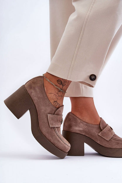 beige heeled low shoes detail view