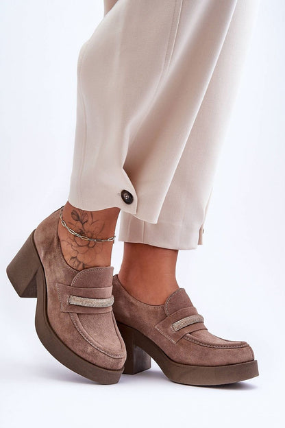 beige heeled low shoes front view