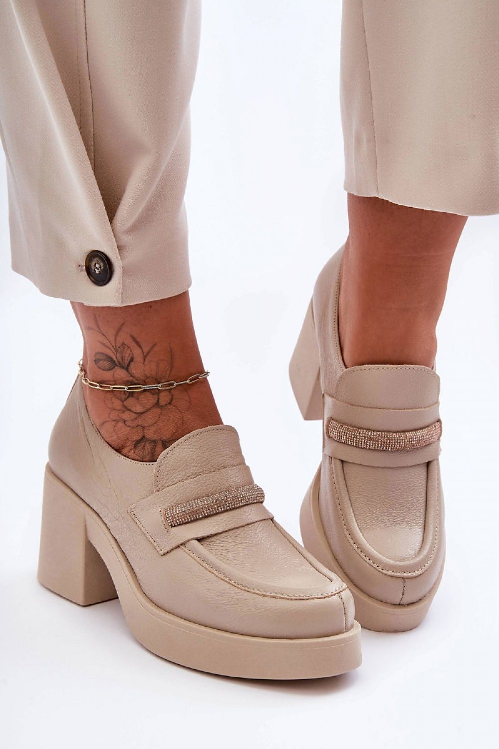 beige heeled low shoes view 9