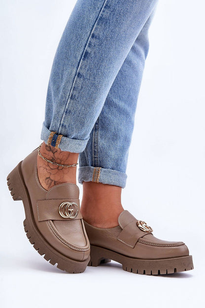 beige heeled low shoes detail view